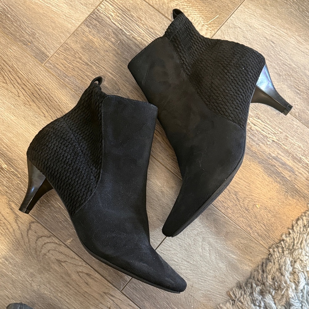 NEW Chic Black Ankle Booties
